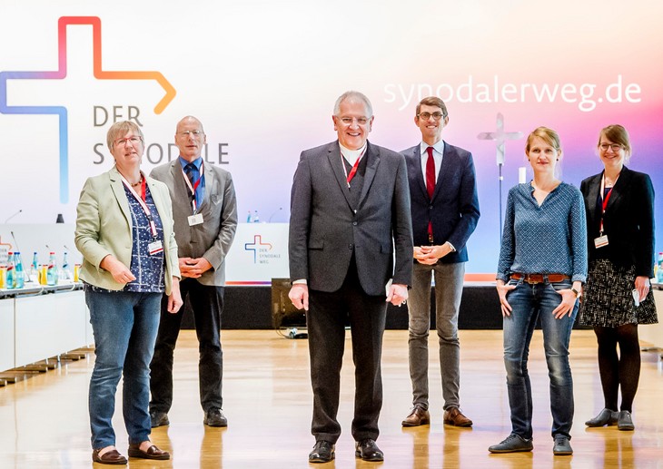 Die Delegierten aus dem Bistum Dresden-Meißen beim Synodalen Weg. © Synodaler Weg / Maximilian von Lachner